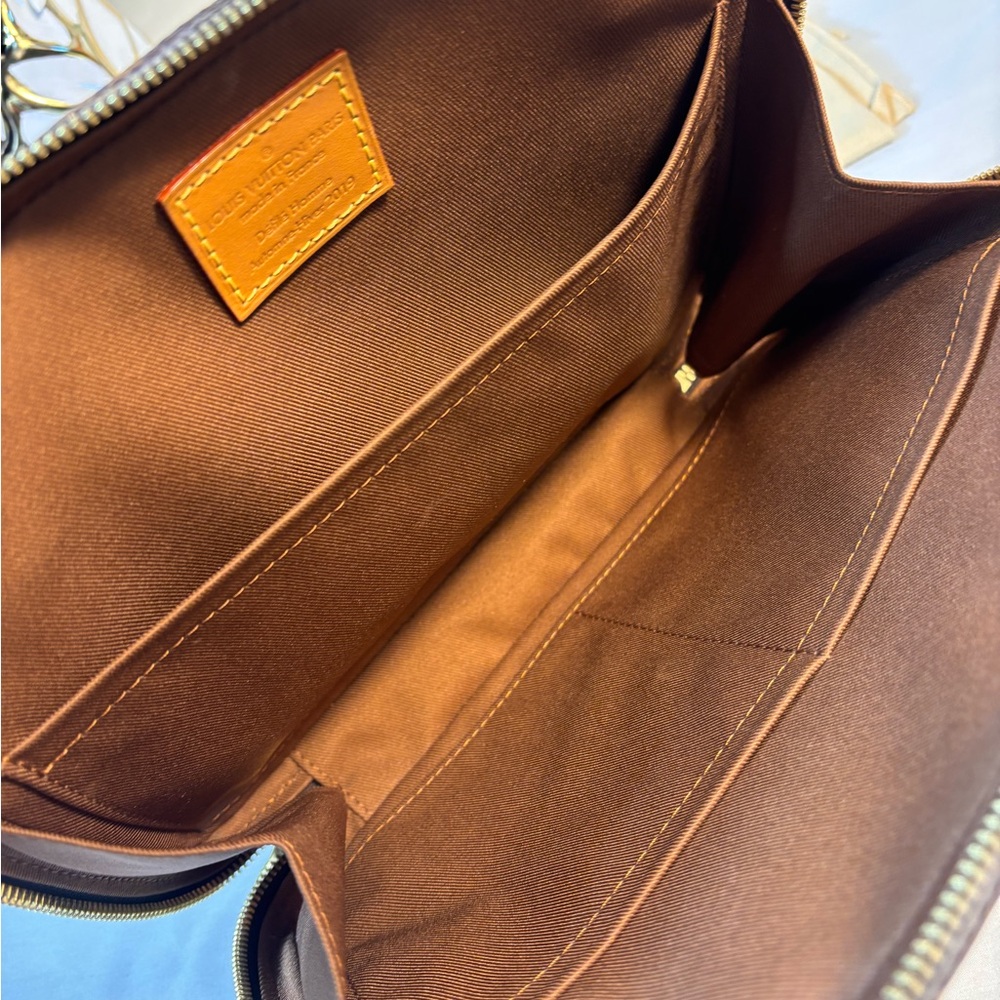 Beautiful Louis Vuitton Soft Trunk Monogram Messenger - Picture 9 of 16